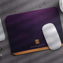 Lila av läder av elegant, guld monogrammat