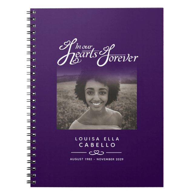 Lila av minnesminneshjärtan mörk  anteckningsbok (Framsidan)