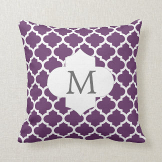 lila av personlig quatrefoil monogram kudde