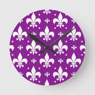 Lila Background Fleur-de-lis Mönster Design Rund Klocka