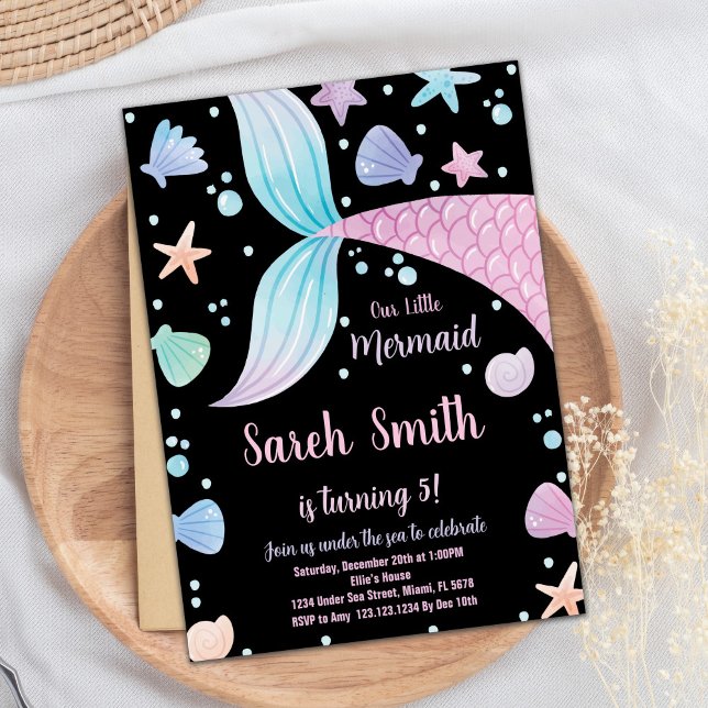 Lila Black Rosa Sjöjungfru Svan födelsedag inbjude Inbjudningar (Purple Black Pink Mermaid Tail Birthday Invitation)