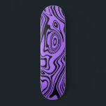 Lila Black Vågar Skateboard eller Välj Färg<br><div class="desc">Anpassningsbar Färger - Abstrakt Warped Black and Lila Vågigt strimlade Skateboard - Anpassade - eller Välj/lägg till din favoritbakgrund färg! MIGNERAD design</div>