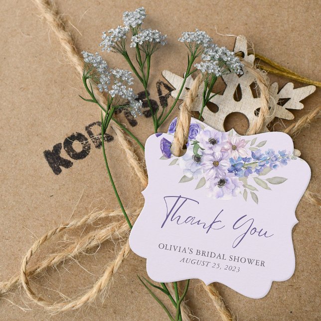 Lila Blomma Manuskript Bröllsduschen Tack Gåvor Etiketter (Purple Flower Script Bridal Shower Thank You Favor Tags)