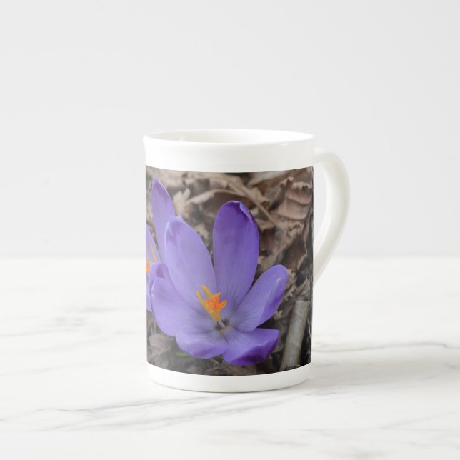 Lila blommar Woodland Crocus Benporslin Mugg (Framsida höger)