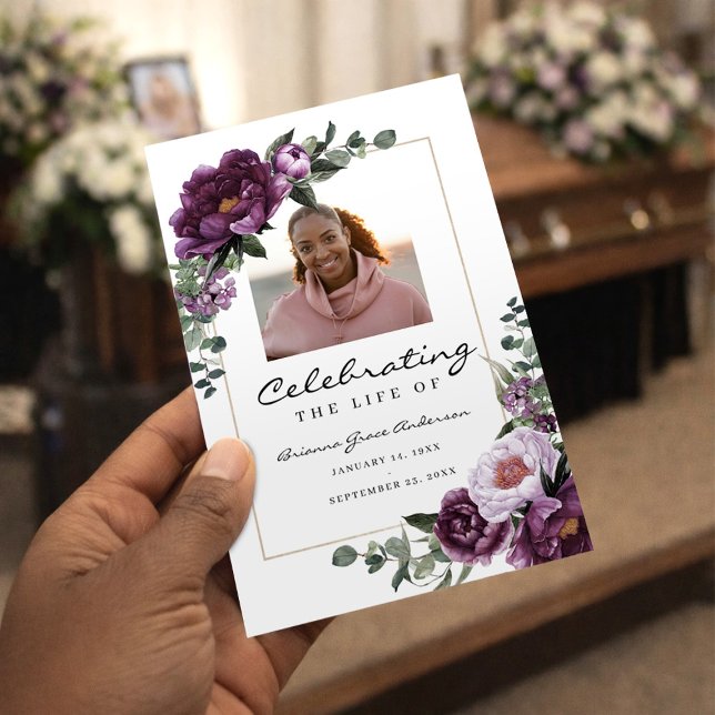 Lila Blommig Dubbelvik Funeralprogrammall Reklamblad (Skapare uppladdad)