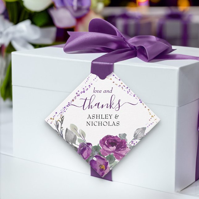 Lila Blommigt Confetti och Elegant Script Gåvor Etiketter (Elegant purple floral favor tags from my Plush Purple Wedding Collection )