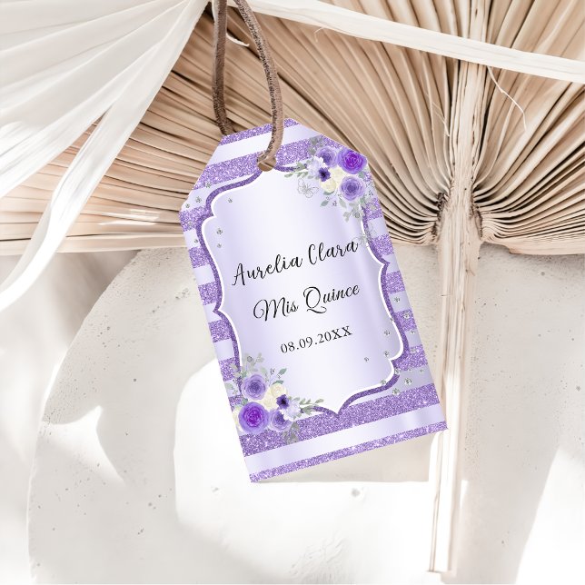 Lila Blommigt Gnistra Quinceanera Birthday Presentetikett (Skapare uppladdad)