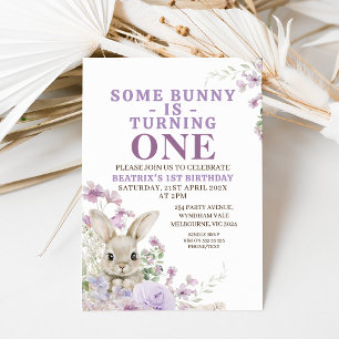 Lila Blommigt lite bunny Turning 1:a födelsedag Inbjudningar