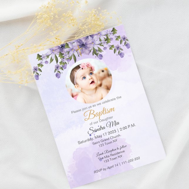 Lila Blommigt med Photo Baptism-inbjudan Inbjudningar (Purple Floral With Photo Baptism Invitation)