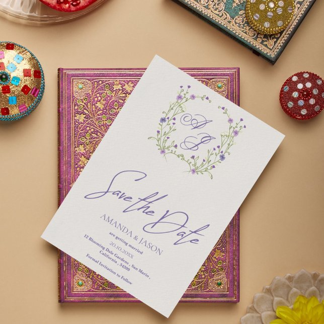 Lila Blommigt Monogram Bröllop spara datum Datumet (Purple Floral Monogram Wedding Save the Date)