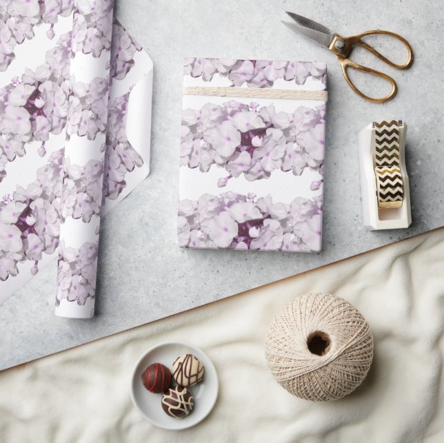 Lila blommigt mönster inslagspapper presentpapper (Hantverk)