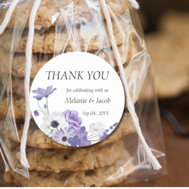 Lila Blommigt Runt Klistermärke (Skapare uppladdad)