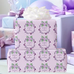 Lila Blommigt Utandning av Vin Personligt bröllp Presentpapper<br><div class="desc">Fin blommigt av lila papper med en violett andedräkt med viner och en söt periwinkle-blomma i mitten. Den vackra bröllop-presentfigurationen i blommigt har parets namn personlig i cirkeln. Anpassa den här lilorna bröllop-inslagningen papper för dina vänner på deras speciella dag eller använda som en brid för att skicka presenter till...</div>