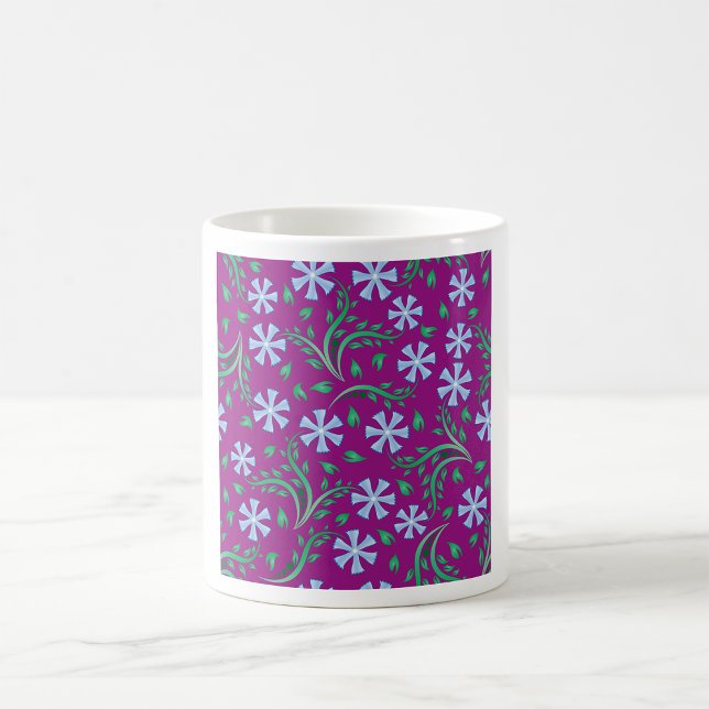 Lila blommönster med blå blommor kaffemugg (Skapare uppladdad)