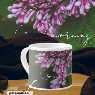 Lila blommor efter regn espressomugg