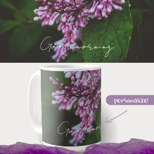 Lila blommor efter regn kaffemugg