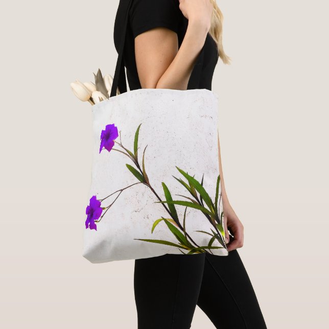 Lila blommor i Breeze Tygkasse (Närbild)