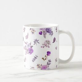 Lila blommor på kaffemugg