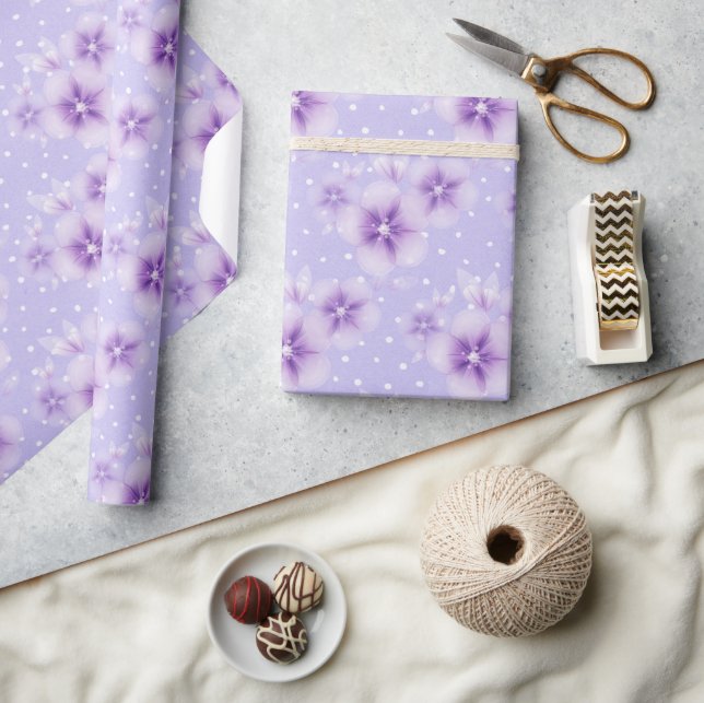 Lila Blommor på Prickar Presentpapper (Hantverk)