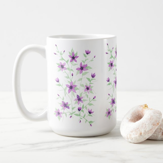 Lila blommor på vinet kaffemugg (Med munk)