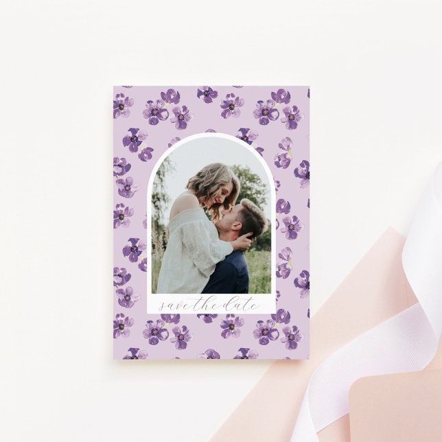 Lila Blommor Romantisk Skriftvalv Foto Spara Datumet (Skapare uppladdad)