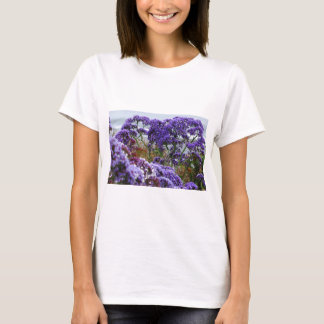 Lila blommor tee