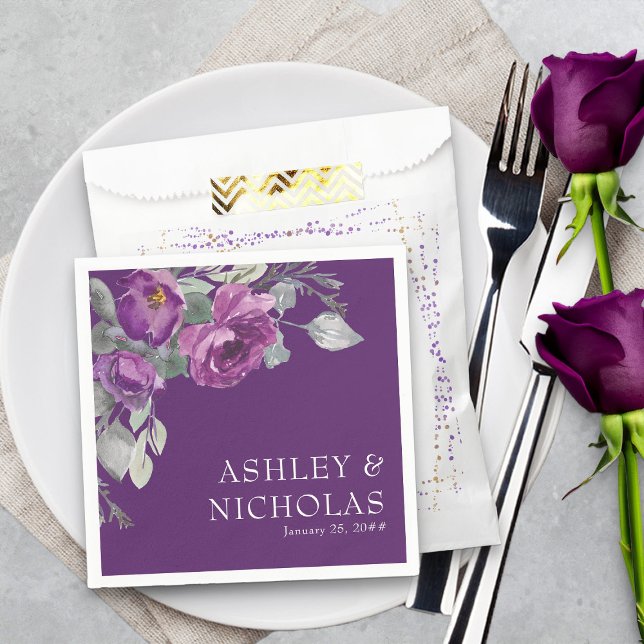 Lila blomster moderna botaniska bröllopsservetter pappersservett (Bold purple floral cocktail napkins from my Plush Purple Wedding Collection )