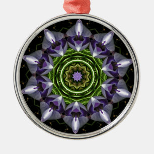 Lila blomsterrik mandala-kalejdoskopkonst julgransprydnad metall