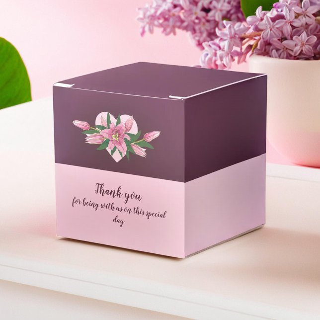 Lila Blooming Lily Tack, Grattis på födelsedagen Presentaskar (Purple Blooming Lily Thank you/ Happy Birthday Favor Boxes)