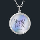 Lila Blue Holography Butterfly Monogram Namn Silverpläterat Halsband<br><div class="desc">En elegant svart bläck öppen fjäril på lila blå holografisk bakgrund. Ditt namn skrivs nedan i ett lekfullt teckensnitt.</div>