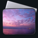 Lila Blue Sea sunset-foto - enkelt modernt, fetsti Laptop Fodral<br><div class="desc">Få inspiration när du användor ditt neoprene laptop sleeve med detta vackra foto av en mjukt upplyst lila, rosa och blå solnedgång över Stilla havet. Laptop sleeve finns i tre storlekar: 15, 13 och 10 tum. Gör en underbar gåva till någon speciell! Du kan enkelt anpassa det här neoprene laptop...</div>
