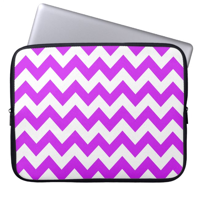 Lila Bold Chevron Laptop Sleeve (Framsidan)