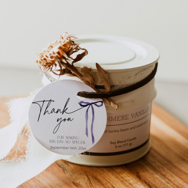 Lila Bow Tack Möhippa Moody Gift Gåvor Etiketter (Purple bow round thank you tag)