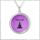Lila Buddha Namaste Silverpläterat Halsband<br><div class="desc">Buddha namaste design - lila och svart.</div>