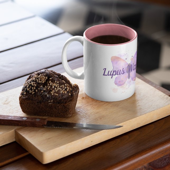Lila Butterfly Lupus Warrior Två-Tonad Mugg (Skapare uppladdad)
