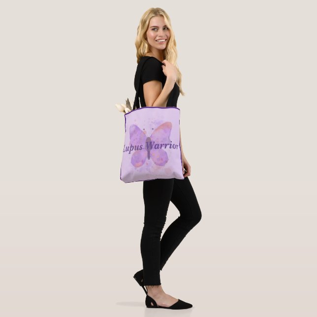 Lila Butterfly Lupus Warrior Tygkasse (På modell)