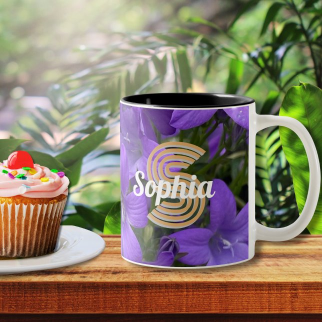Lila Campanula Flowers Monogrammed Blommigt Två-Tonad Mugg (A pretty monogrammed mug for garden lovers, with a purple campanulas floral design.)