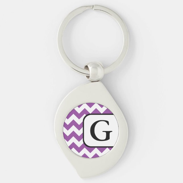 Lila Chevron Monogram Keychain Swirl Silverfärgad Nyckelring (Framsidan)