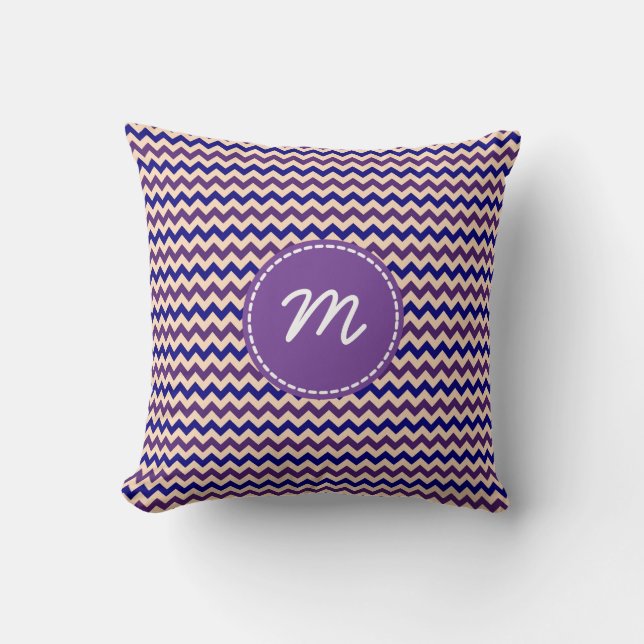 Lila Chevron Mönster Anpassningsbar Monogram Kudde (Framsida)