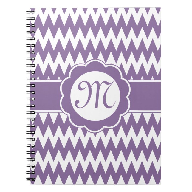 Lila Chevron Mönster & Monogram Flower Anteckningsbok Med Spiral (Framsidan)
