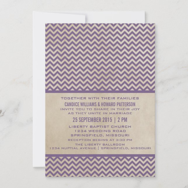 Lila Chic Chevron bröllopsinbjudan Inbjudningar (Framsida)