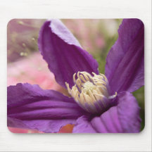 "Lila Clematis Macro - Elegant Blommigt Mouse Pad"