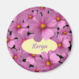 Lila Cosmos blommdesign i en svart bakgrund Magnet