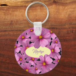 Lila Cosmos blommdesign i en svart bakgrund Nyckelring