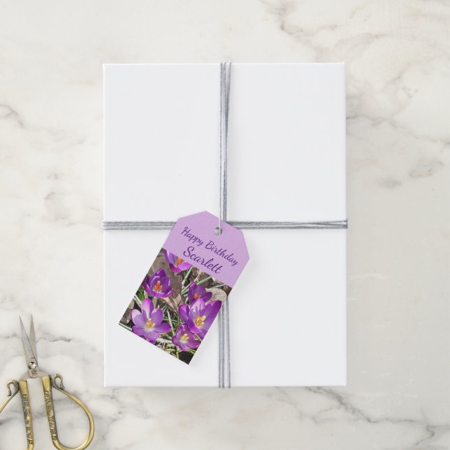 Lila Crocus Birthday Presentetikett (Med Snöre)
