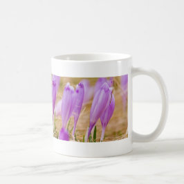 Lila Crocus Flowers in Grass Kaffemugg