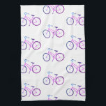 Lila cyklar cyklar mönster kökshandduk för<br><div class="desc">Torka av köket med den här coola lila cykelhandduken. Gör en underbar husuppvärmning eller en bröllop-gåva! Du kan anpassa den och även lägga till text. Kolla min butik för mycket mer färg och mönster!</div>