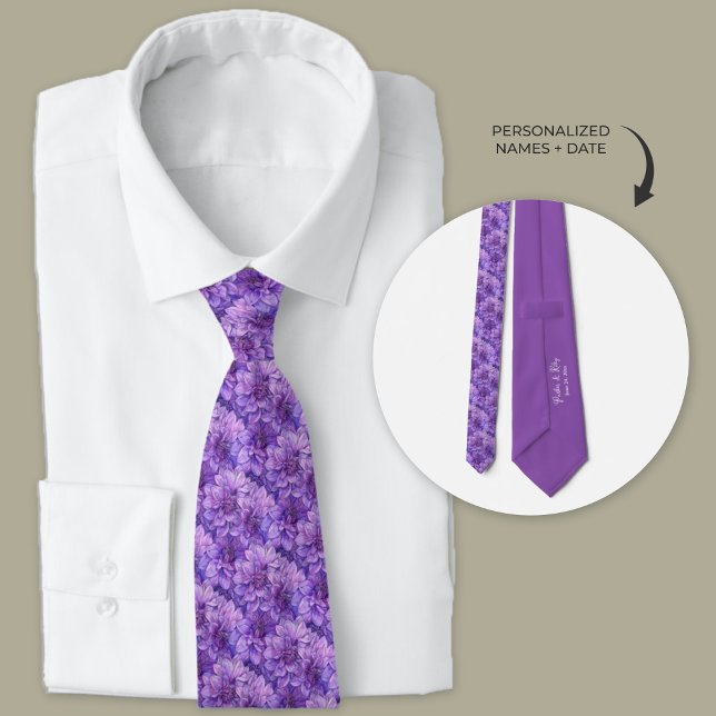 Lila Dahlia Blommigt Slips (Purple Dahlia personalized floral necktie for groomsmen.)