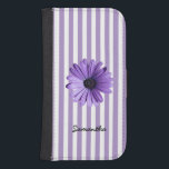 Lila Daisy Anpassningsbar Samsung Galaxy S4 Wallet Plånboksfodral<br><div class="desc">Söt Wallet stil Samsung Galaxy S4 fodral,  med grafik av lila daisy som blomma mot lila och vit strimlad bakgrund. Anpassa den svarta skripttexten till kostym efter dina behov. Gör en underbar presentidé.</div>