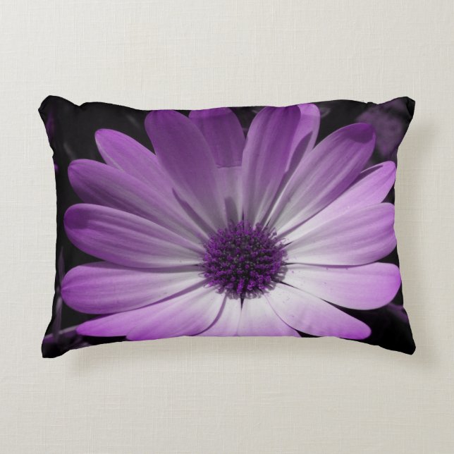 Lila Daisy Flower Pillow Prydnadskudde (Framsidan)